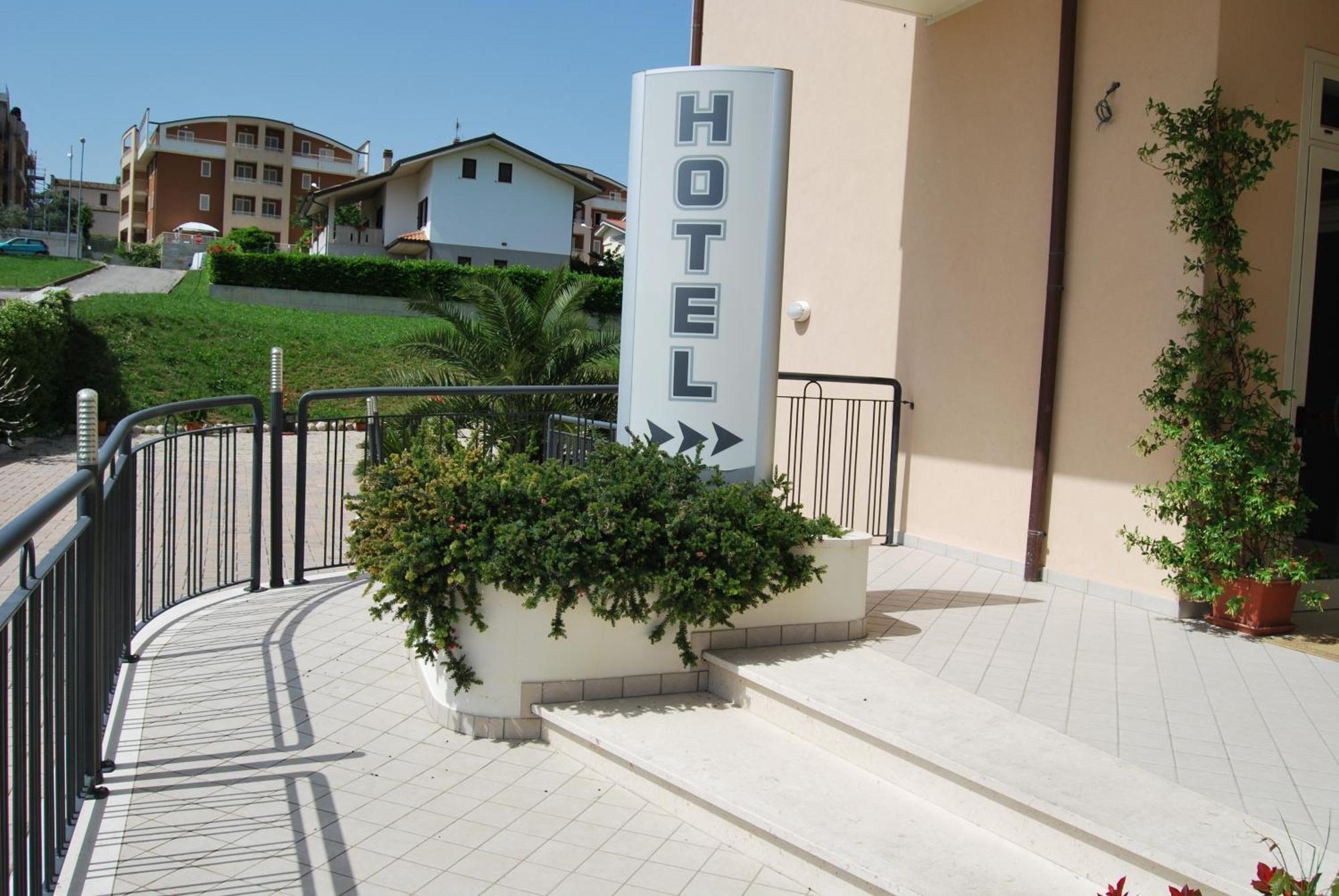 Hotel Europa Nereto Ngoại thất bức ảnh