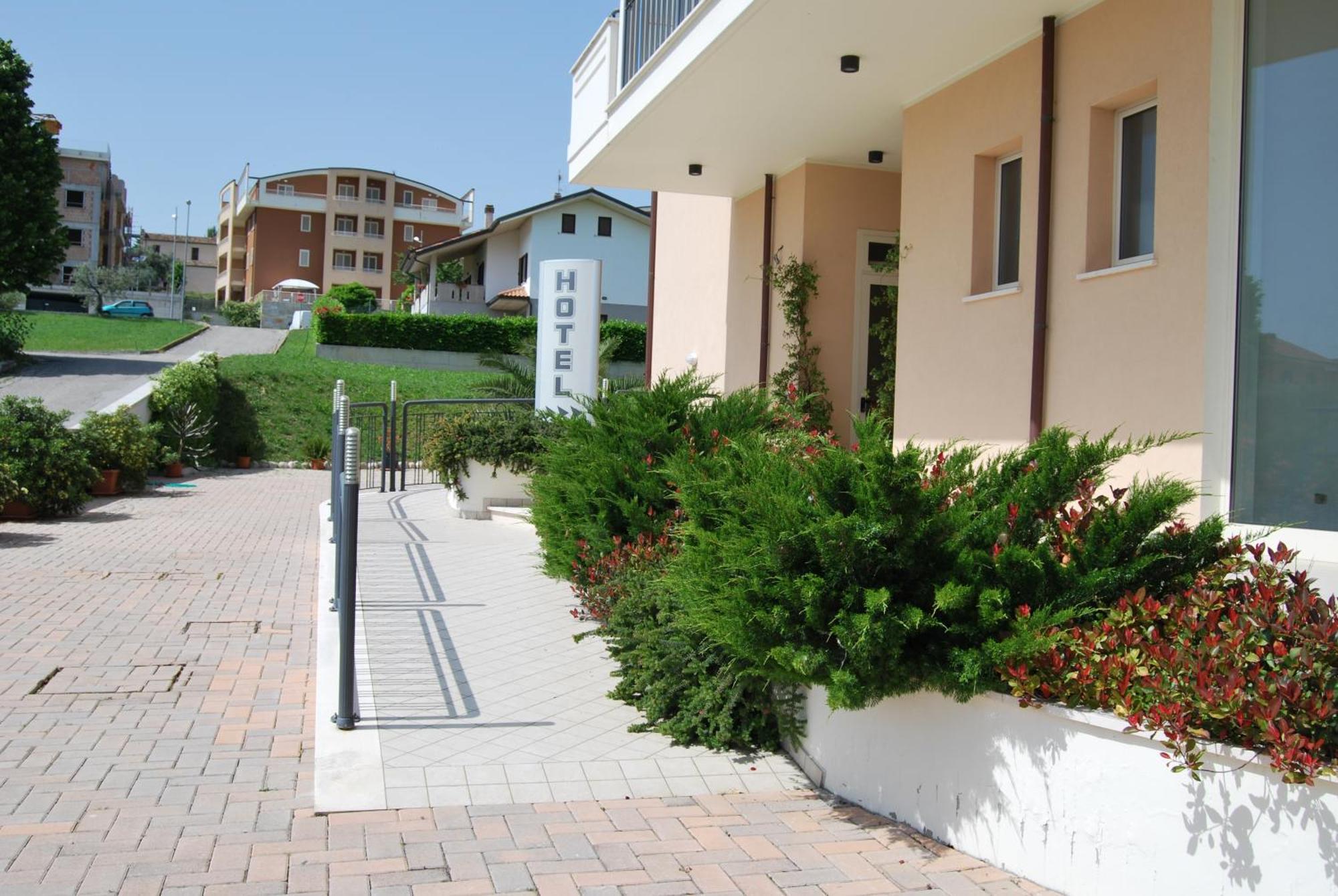Hotel Europa Nereto Ngoại thất bức ảnh