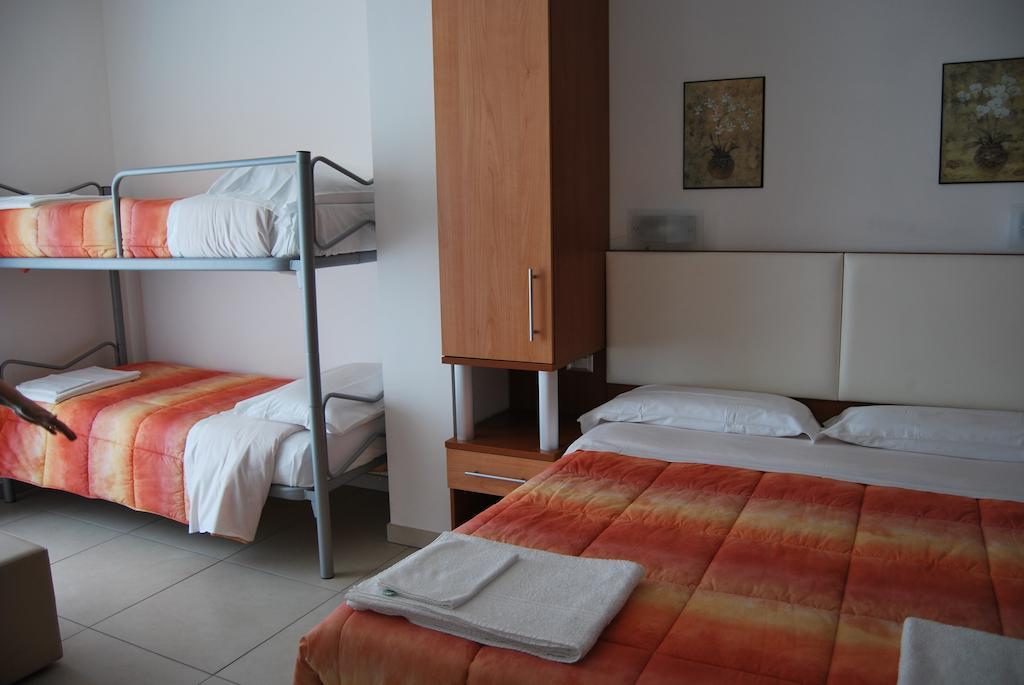 Hotel Europa Nereto Phòng bức ảnh