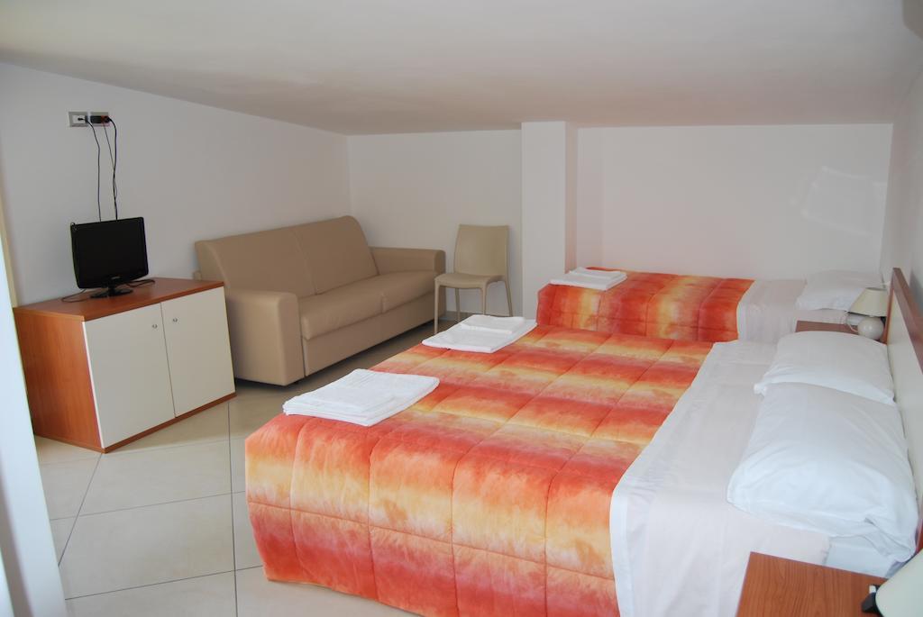 Hotel Europa Nereto Phòng bức ảnh