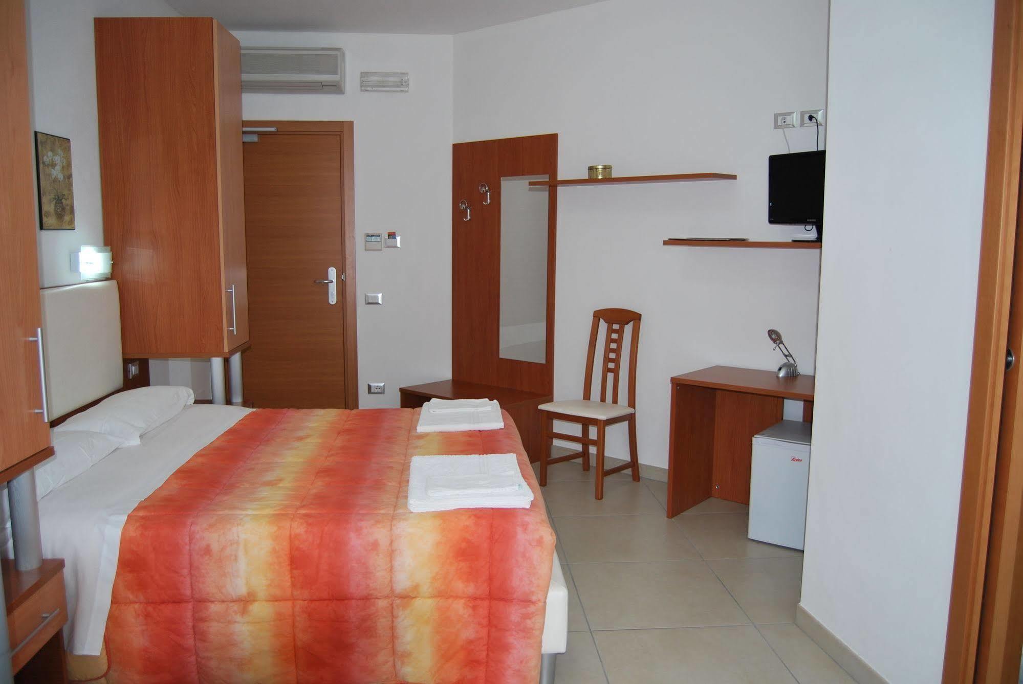 Hotel Europa Nereto Ngoại thất bức ảnh
